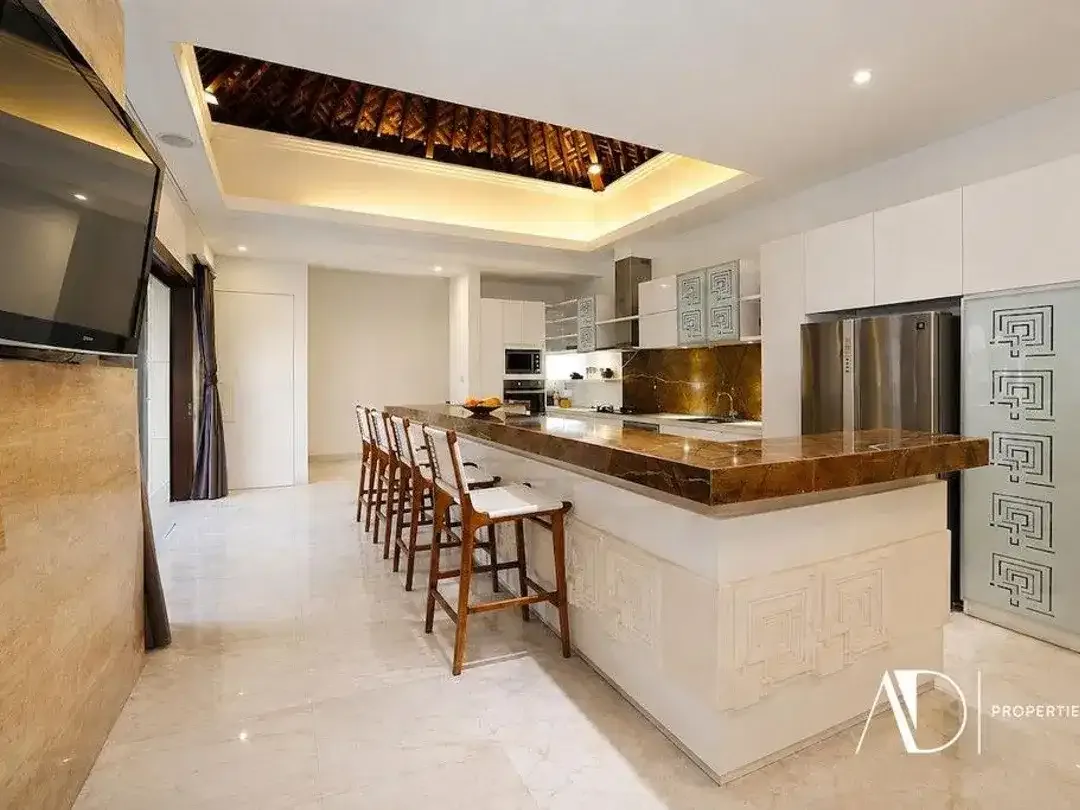 FREEHOLD | MODERN CONTEMPORARY 3-BEDROOM VILLA NEAR SEMINYAK - Image 6 of 10