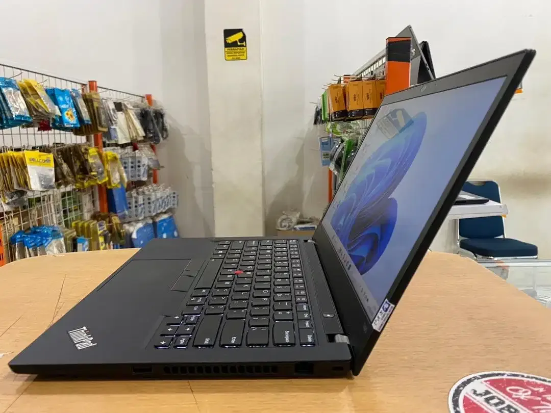 Lenovo ThinkPad T495 AMD Ryzen 5 Pro Ram 16GB SSD 512GB VGA 2GB Touch - Image 5 of 10