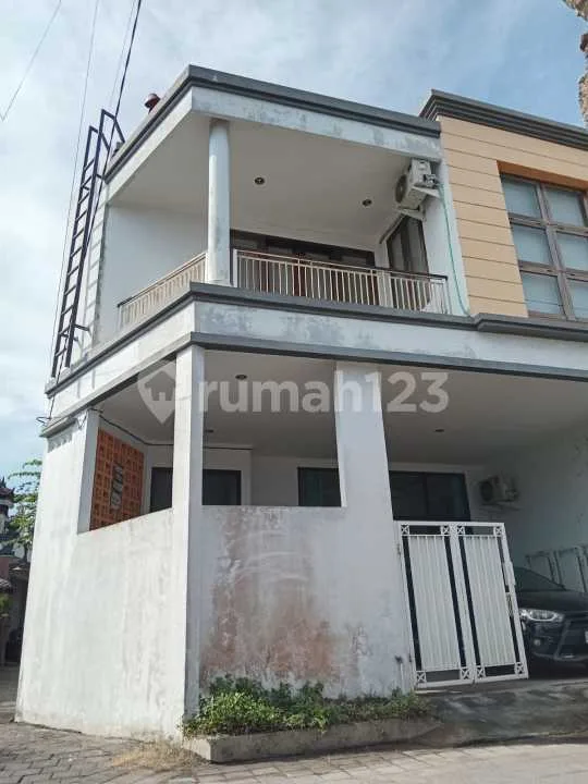 Dijual Rumah 2 Lantai Model Rumah Kantor (Rukan) di Denpasar Selatan - Image 1 of 4