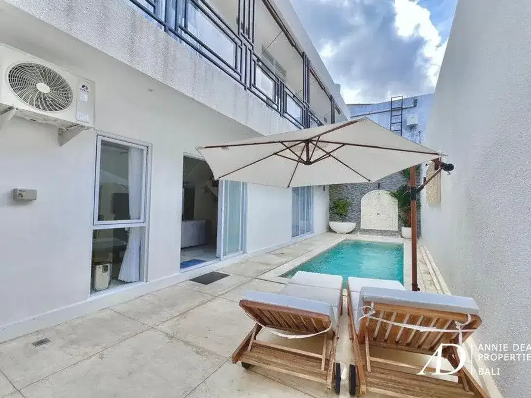 FREEHOLD | MODERN 3-BEDROOM VILLA IN KEROBOKAN NEAR CANGGU - Image 1 of 10