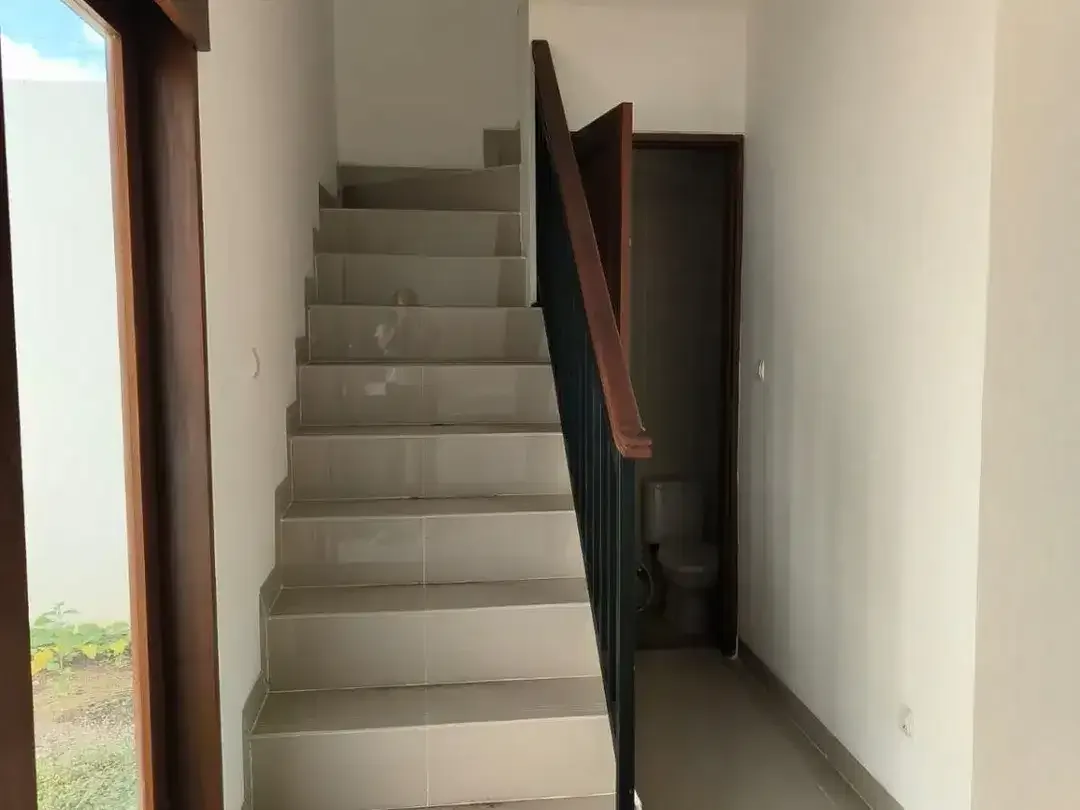 RUMAH HUNIAN BARU SIAP PAKAI 3BR KAWASAN CLUSTER LOKASI STARTEGIS DI JIMBARAN - Image 7 of 9