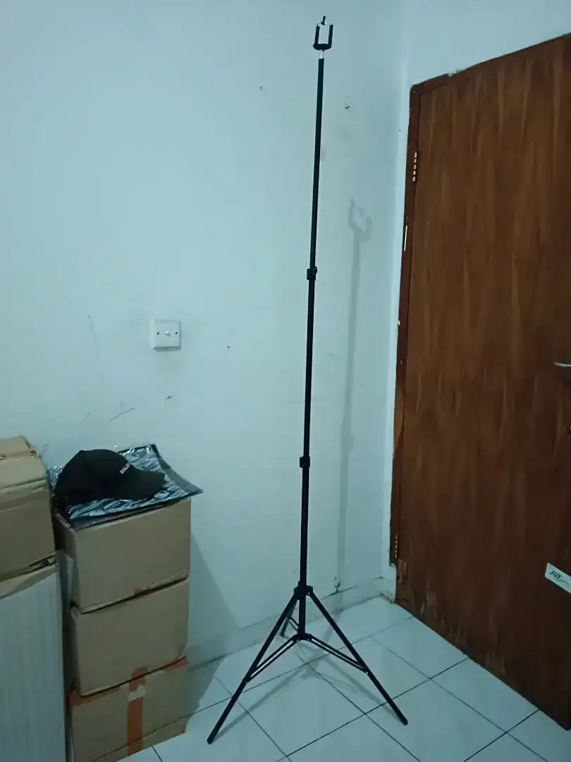 70rb Tripod Stand kamera Portable handphone+Holder Tinggi Max 210cm - Image 1 of 4