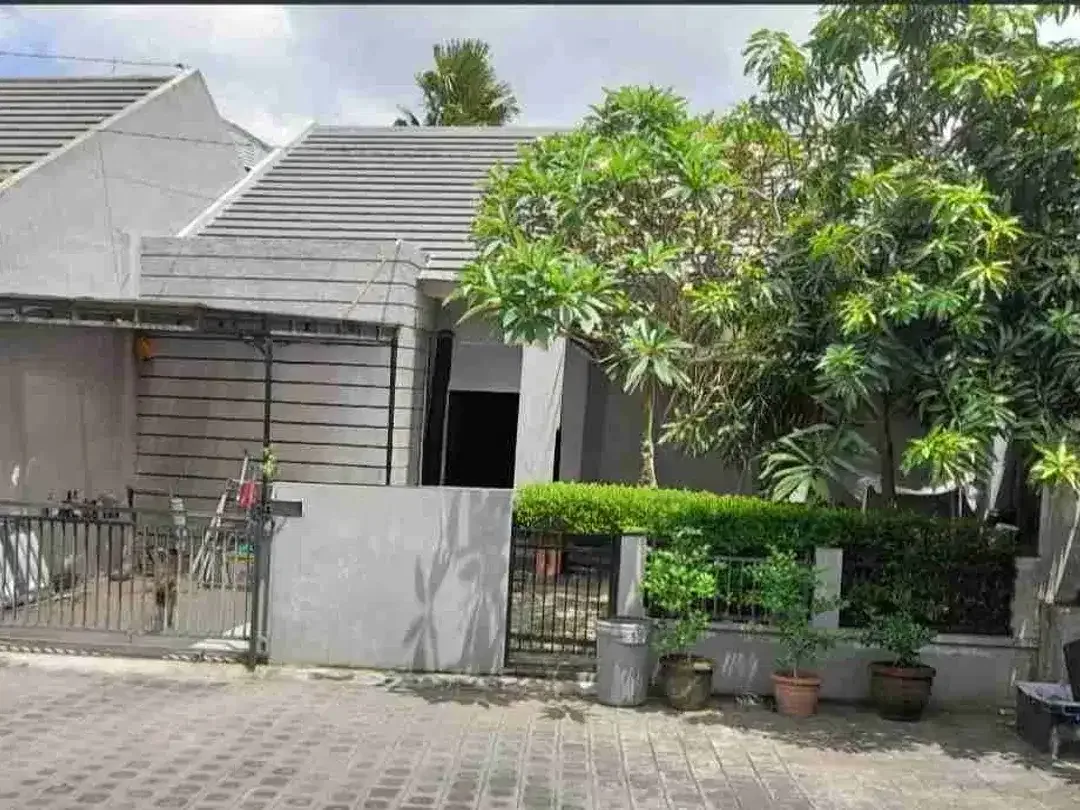 Rumah 3 kamar perum cempaka sari one gate system strategis furnished SHM - Image 8 of 8