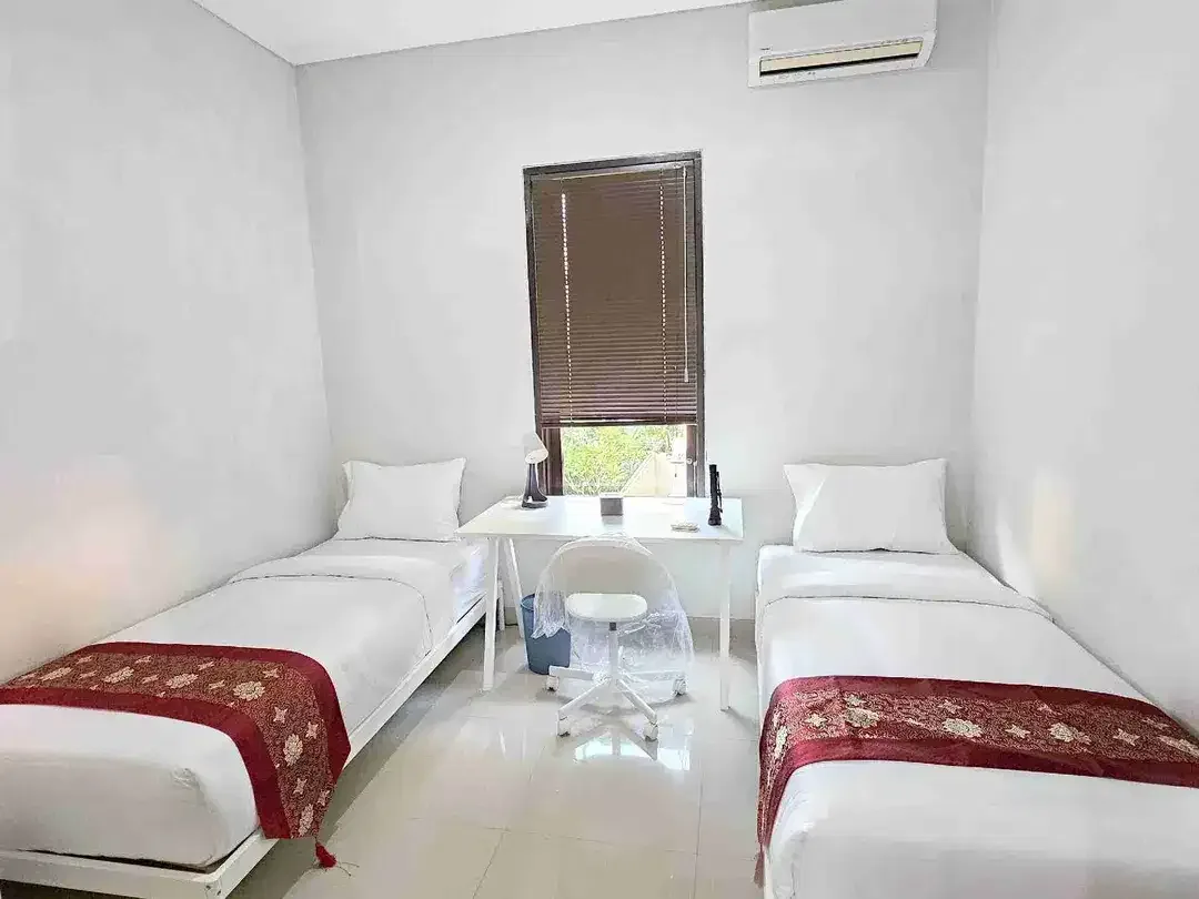 Villa Cantik Terawat Dijual dengan Harga Menarik! - Image 2 of 8