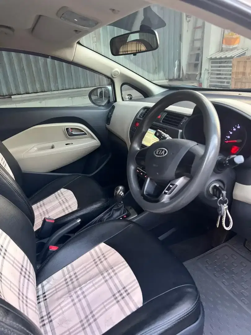Kia rio se 2012 matic - Image 8 of 10