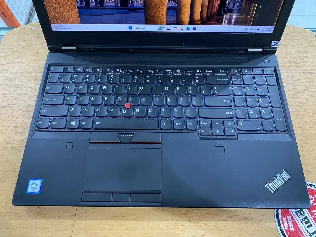 Lenovo ThinkPad P50 Intel Xeon Ram 32GB SSD 512GB Nvidia 4G Mulus - Image 2 of 10