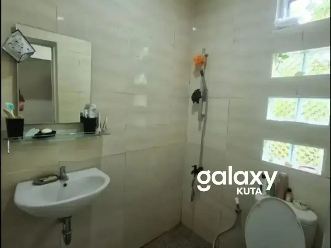 MINIMALIS WHITE HOUSE IN KARANG MAS JIMBARAN FOR RENT - Image 7 of 7