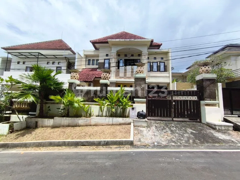 Villa 2 Lantai Fully Furnished di Taman Mumbul | Perumahan - Image 1 of 4