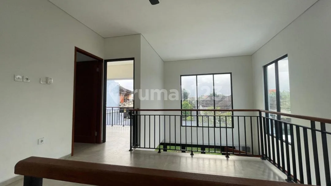 Brand New Rumah Modern Dekat Pantai Sanur SHM Freehold - Image 2 of 4