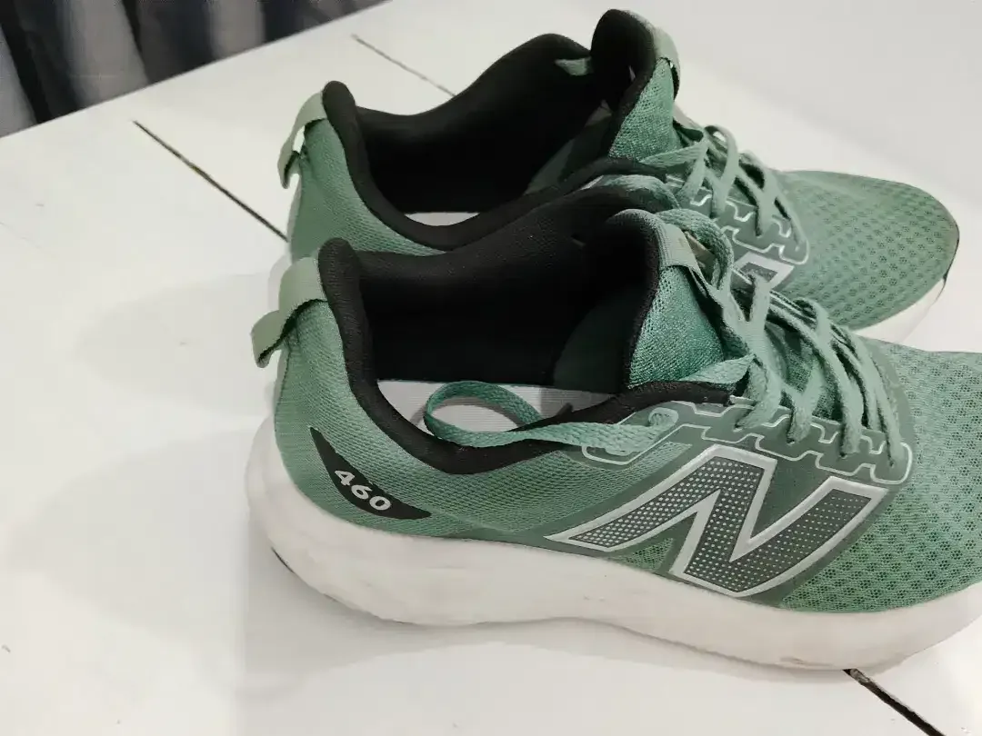 di jual Sepatu new balance ORI 100% size 43/44 - Image 2 of 4