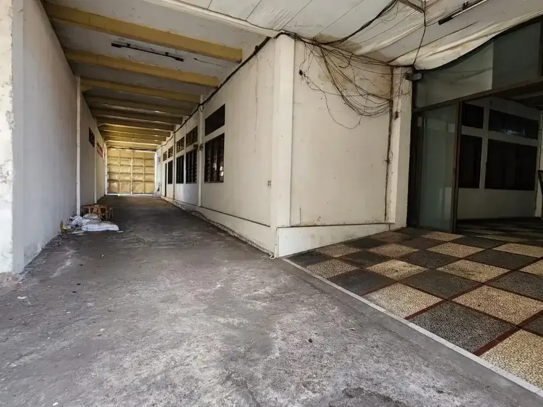 Gedung komersial strategis di kawasan Cokroaminoto, dijual/disewakan. - Image 2 of 8