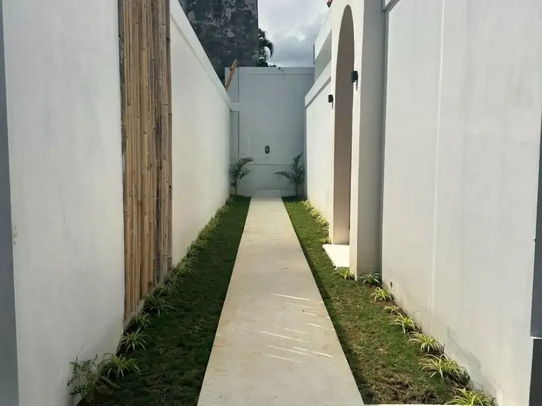 Disewakan  Modern Villa  baru siap huni - Image 4 of 10