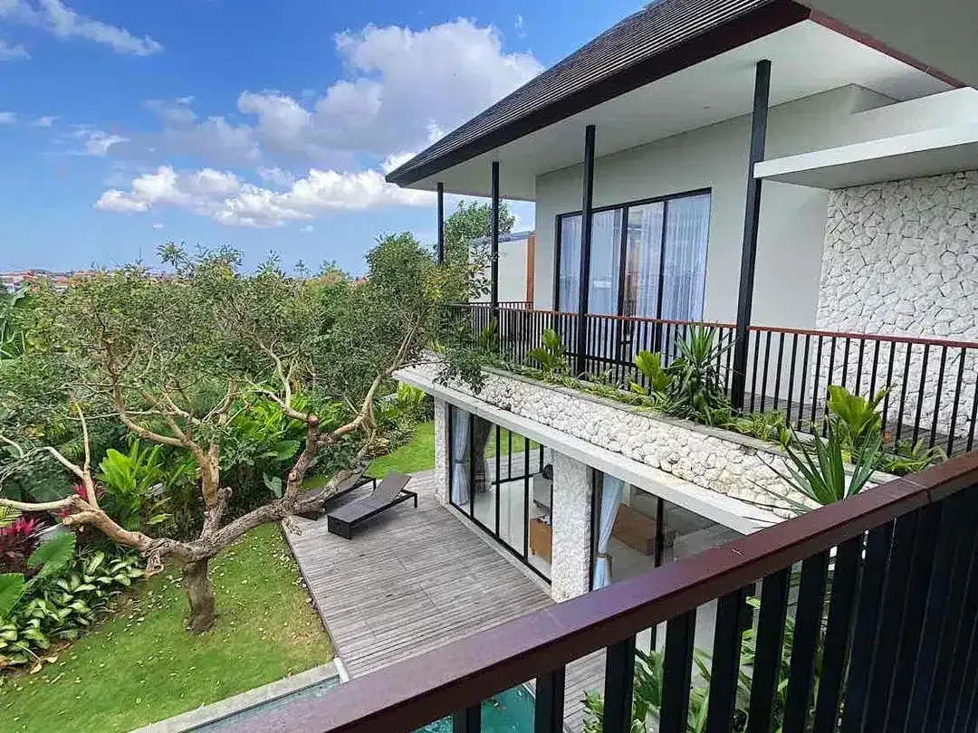 Villa Mewah Tropis Luas di Central Canggu – 4 Kamar Tidur dengan Kolam Renang Pribadi - Image 4 of 10