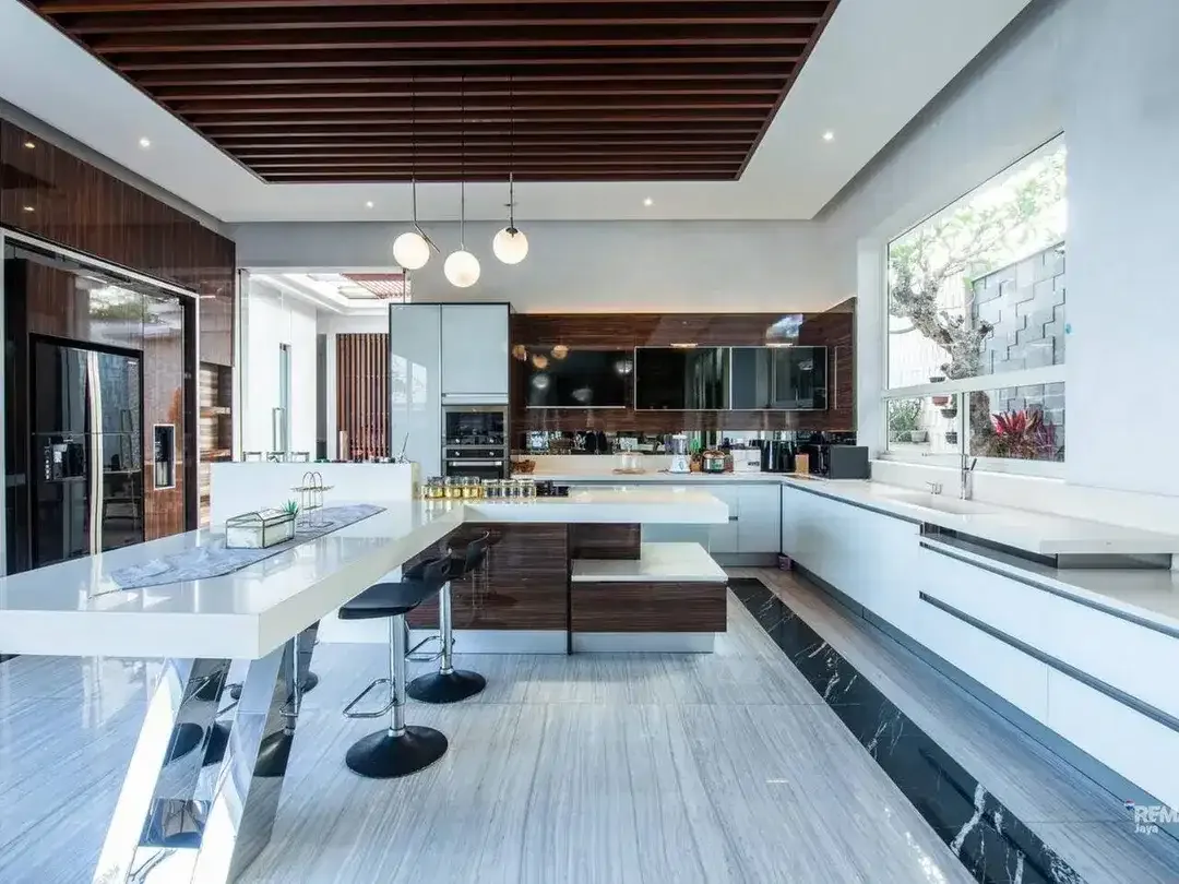 Exclusive Cliff-Front Luxury Villa with Spectacular Ocean View in Pandawa, Nusa Dua. - Image 2 of 10