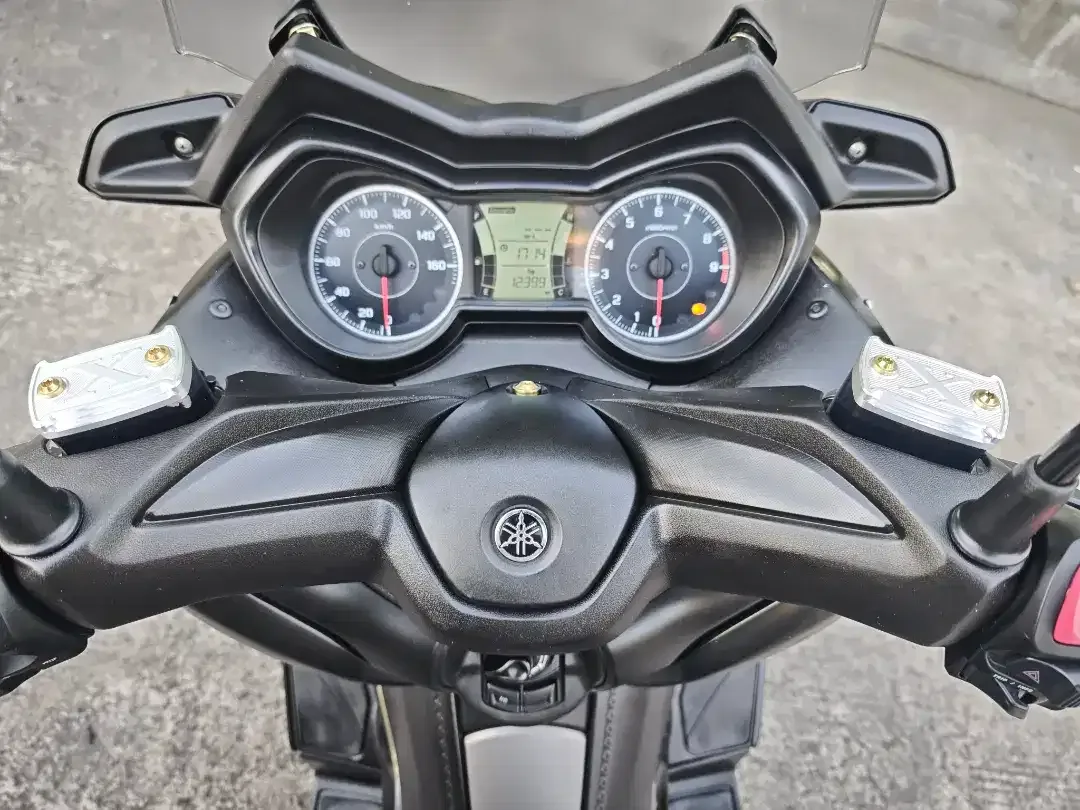 Xmax 2018 hitam - Image 5 of 5