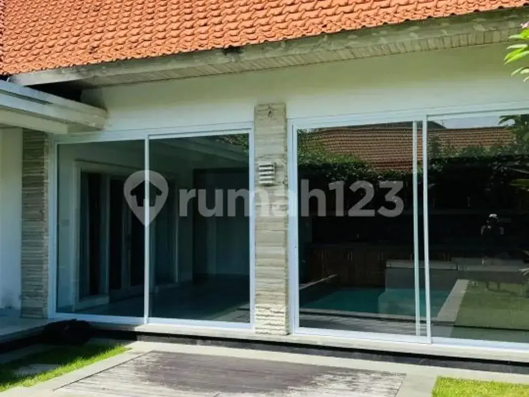 Disewakan Villa Modern Tropika Lingkungan Tenang - Image 3 of 5