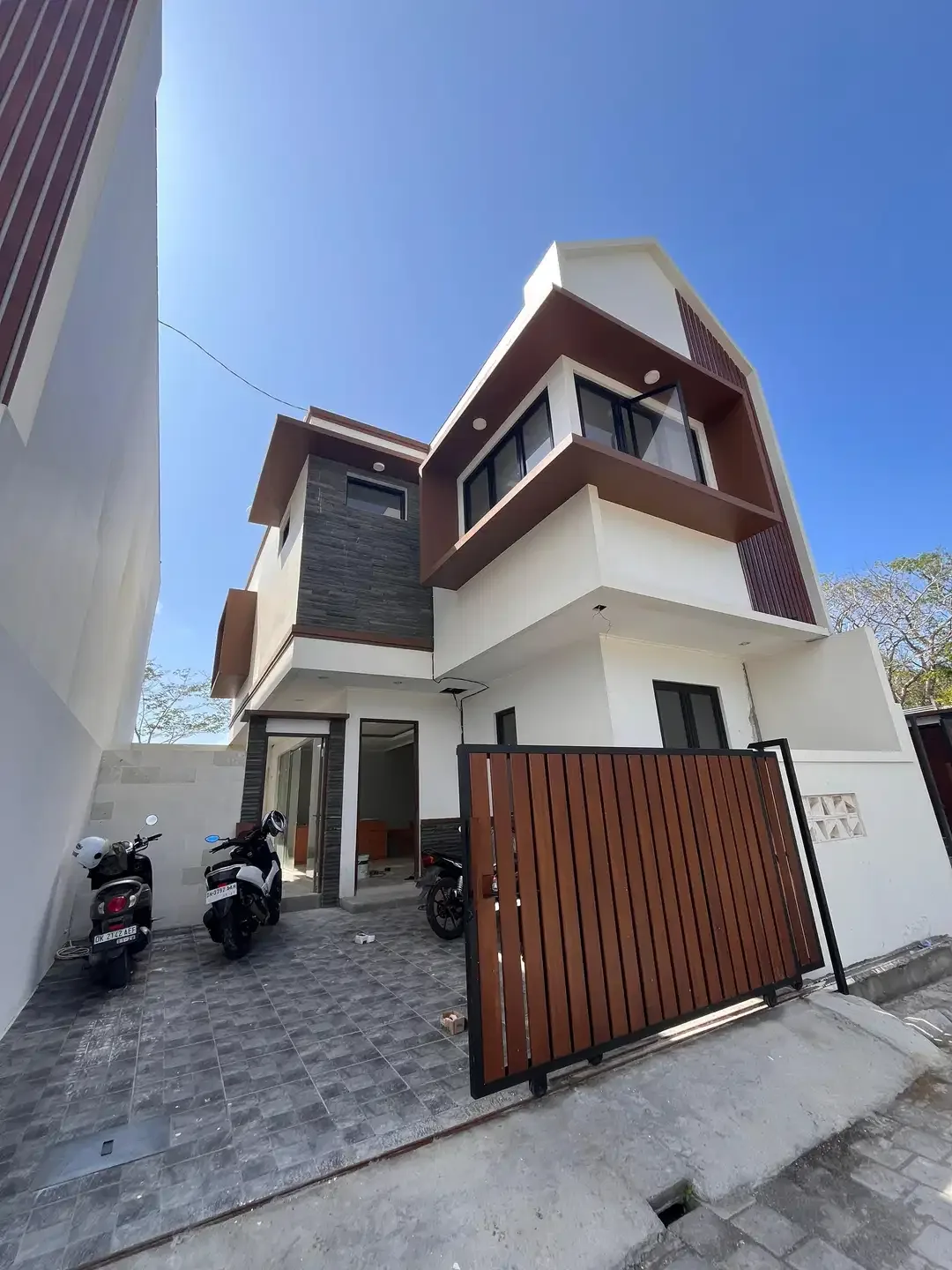 DIJUAL VILLA MODERN MURAH DALAM KOMPLEKS NUSA DUA - Image 1 of 10