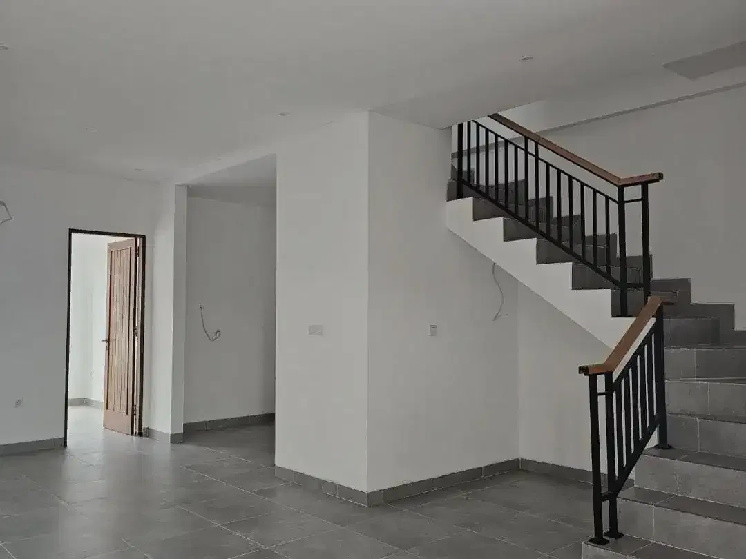 EXCLUSIVE TROPICAL HOUSE IN KWANJI DALUNG - Image 6 of 10