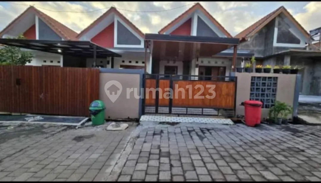 Rumah 2 Kamar Bonus Ac dan Bed di Sesetan Bg - Image 1 of 4