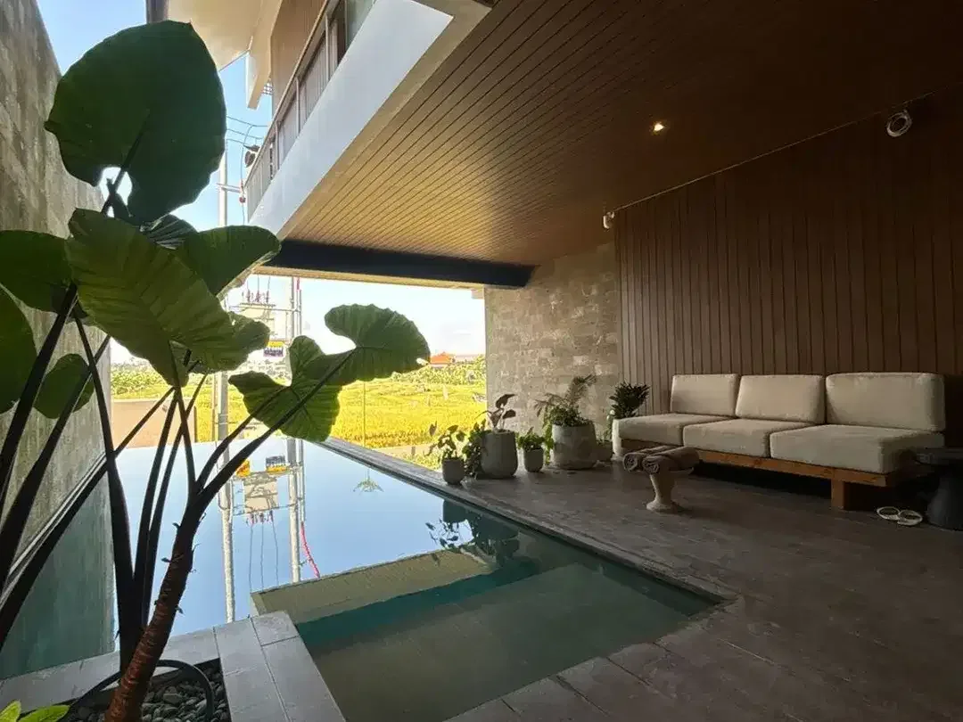 VILLA READY 3BR VIEW SAWAH ABADI PREMIUM LOKASI DI CANGGU PUSAT - Image 1 of 10