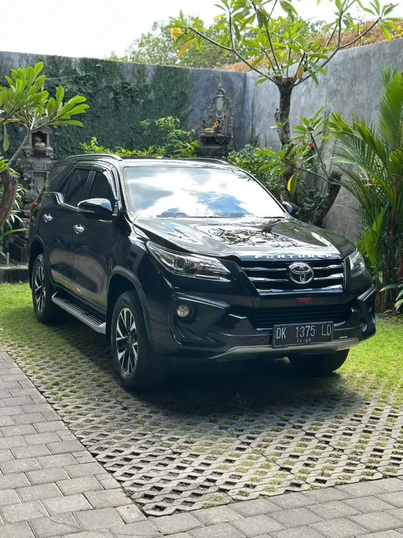 FORTUNER VRZ TRD 2017 MATIC DIESEL ASLI BALI LOW KM - Image 1 of 10