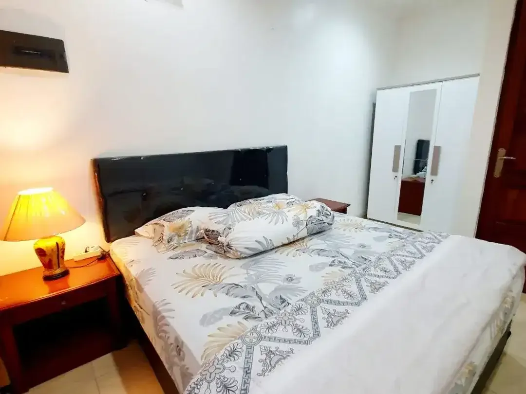 Rumah 2 Lantai 4 Kamar Tidur Fully Furnished Disewakan di Jimbaran - Image 5 of 6