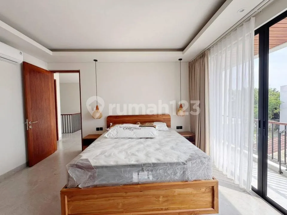 Villa Baru Modern Mediterranean Furnished Strategis di Munggu - Image 2 of 4