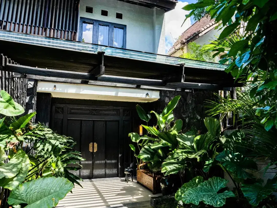 3 Bedroom Villa for sale in Kerobokan, Bali - Image 1 of 10