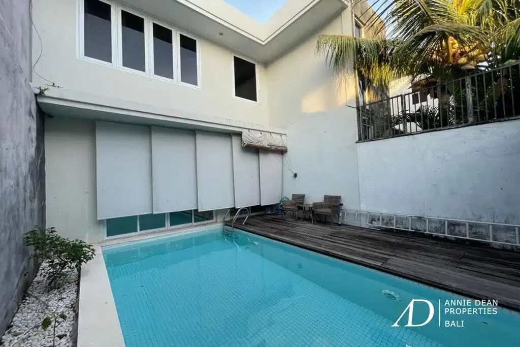 FREEHOLD | CHARMING SMALL FAMILY VILLA WITH POOL IN JIMBARAN - Image 1 of 10