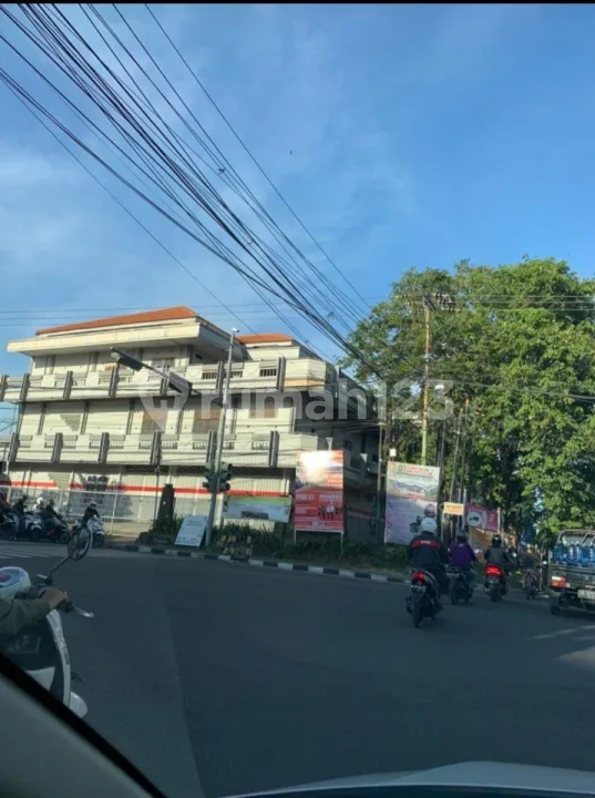 Ruko 3 Lantai posisi di hook Jl. Gunung Agung Buluh Indah - Image 1 of 4