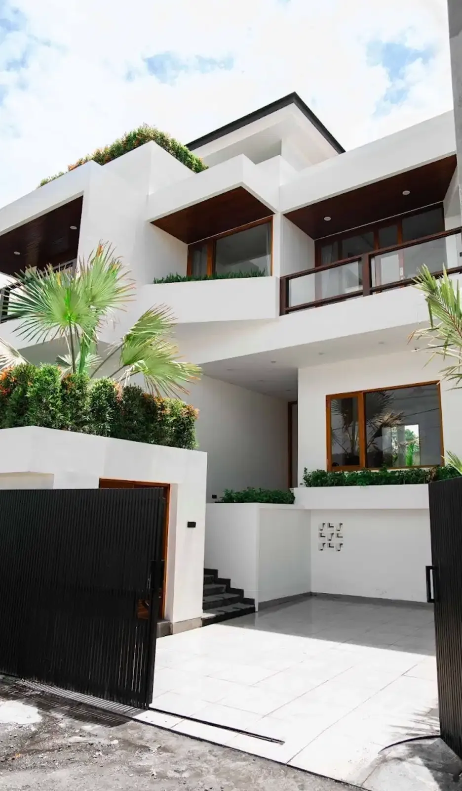 Modern 5-Bedroom Villa for Yearly Rental - Image 1 of 10