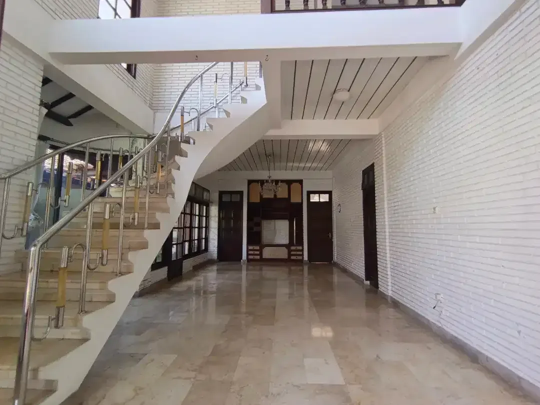 DISEWA VILLA 4BR SANUR –RUANGAN LUAS| SHARED BIG POOL|PAVILIUN OUTDOOR - Image 3 of 10