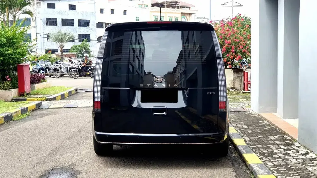 [ GARANSI 5THN LOW KM ] Hyundai Staria Signature 7 Seat 2020/2021/2022 - Image 7 of 10