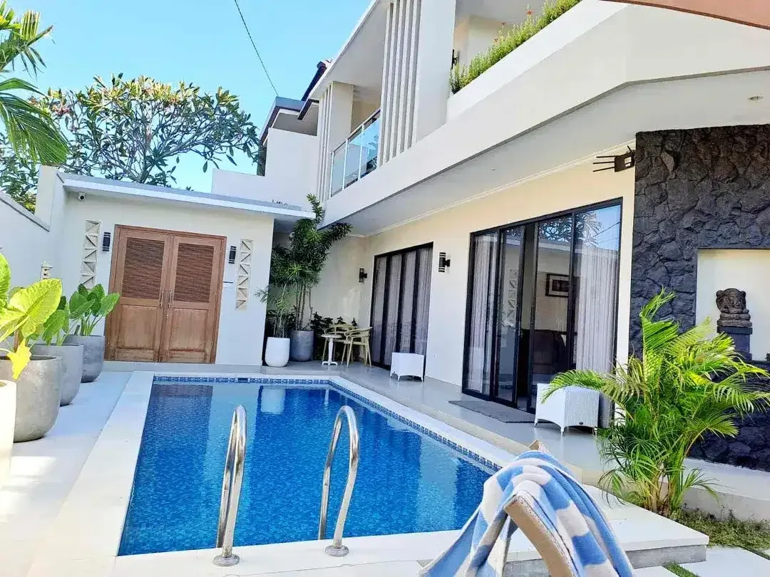 Di Villa 2 Lantai dengan kolam renang  , Kerobokan Kuta Utara Badung - Bali - Image 2 of 10