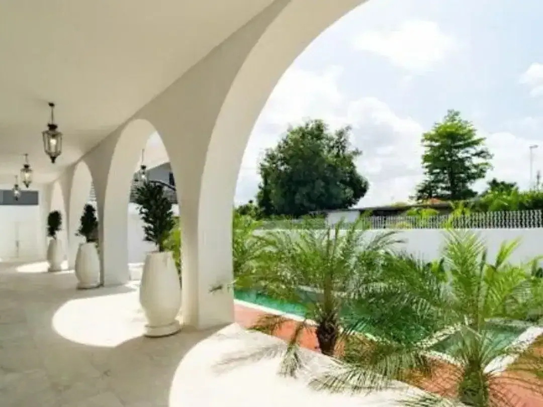 VILLA - LUXURY VILLA DI JL PANTAI BERAWA DEKAT CCS SCHOOL CANGGU BADUNG - Image 4 of 10