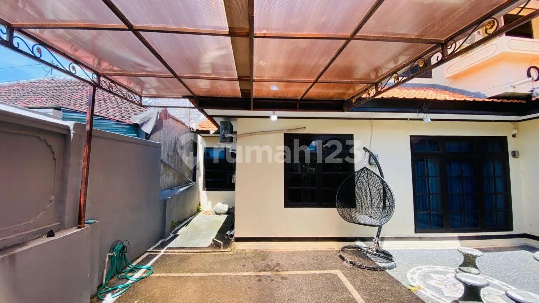 Rumah 4 Kamar 2 Dapur dan 2 Lantai Strategis di Padangsambian - Image 2 of 4