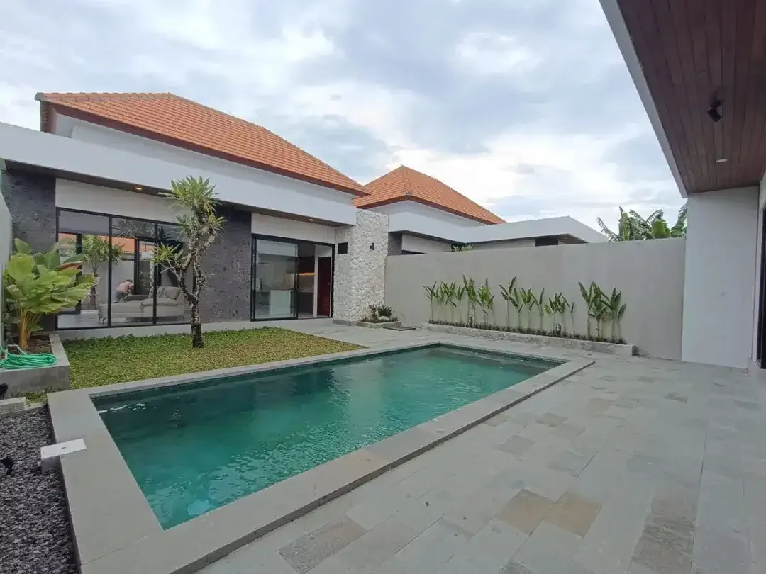 Disewakan Villa Eksklusif di Sanur dengan Kolam Renang Besar, Fully Furnished, dan Akses Mudah ke Pantai - Image 1 of 10