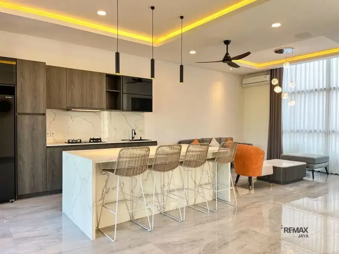 Elegant 3-Br Villa In Strategic Location For 30-Year Leasehold In Canggu - Image 2 of 10