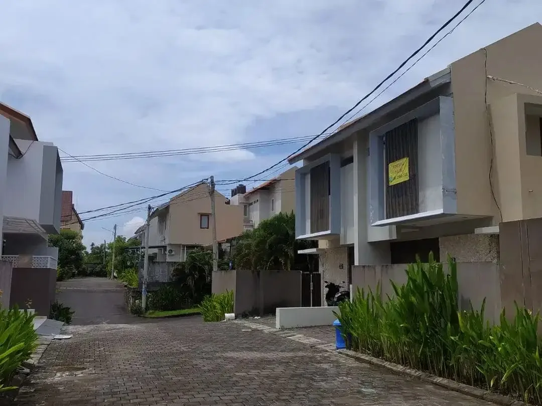 DIJUAL HARGA MIRING RUMAH ONE GATE SYSTEM GADING KENCANA , JIMBARAN - Image 1 of 3