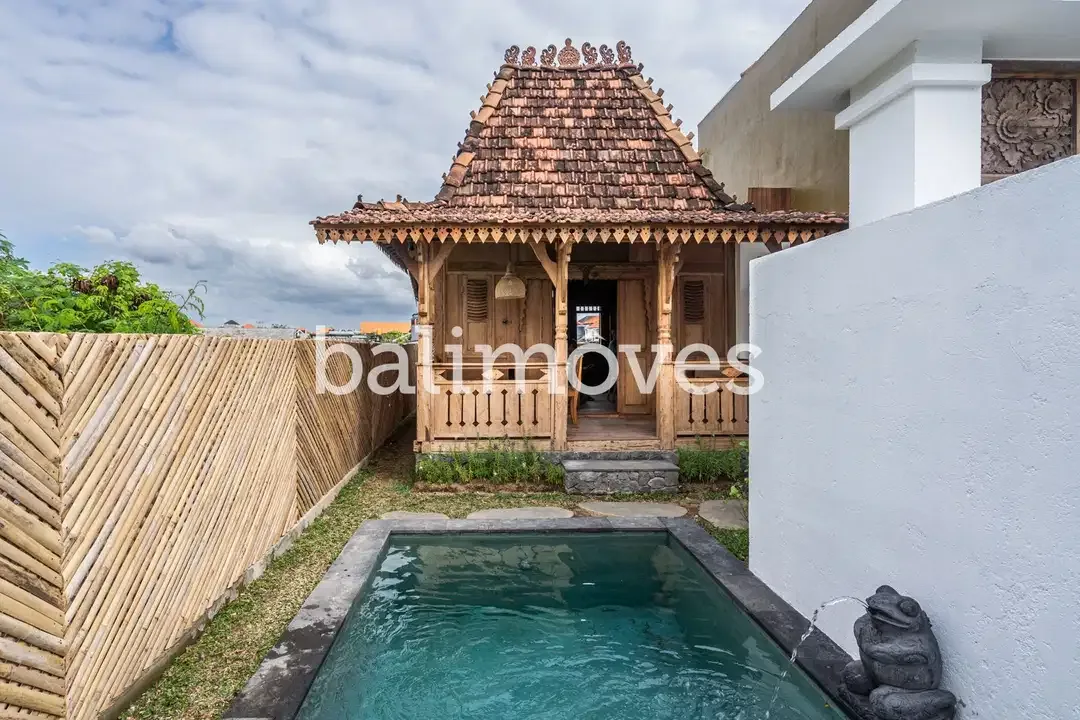 Vila Satu Kamar Tidur Bergaya Joglo dengan Pemandangan Sawah di Renon - Image 1 of 10