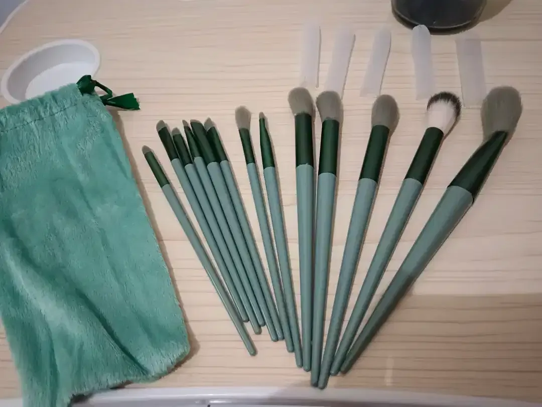 Paket Set Kuas Makeup isi13pcs Bulu tebal n halus,SageGreen Free pouch - Image 2 of 4