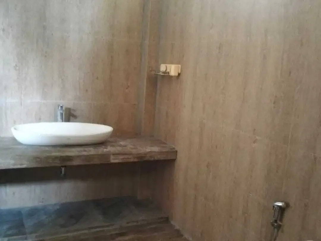 Di jual rumah 5 Bedroom di area Cekomaria dekat living word, Denpasar - Image 3 of 10
