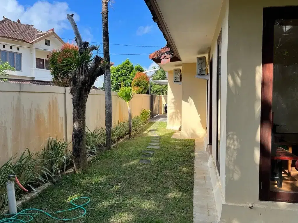Villa Dengan Kebun Yang Luas Dekat Kantor Imigrasi Jimbaran - Image 3 of 10