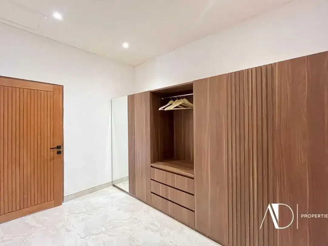 LEASEHOLD | CONTEMPORARY 3-BEDROOM VILLA IN PRIME PETITENGET, SEMINYAK - Image 5 of 10