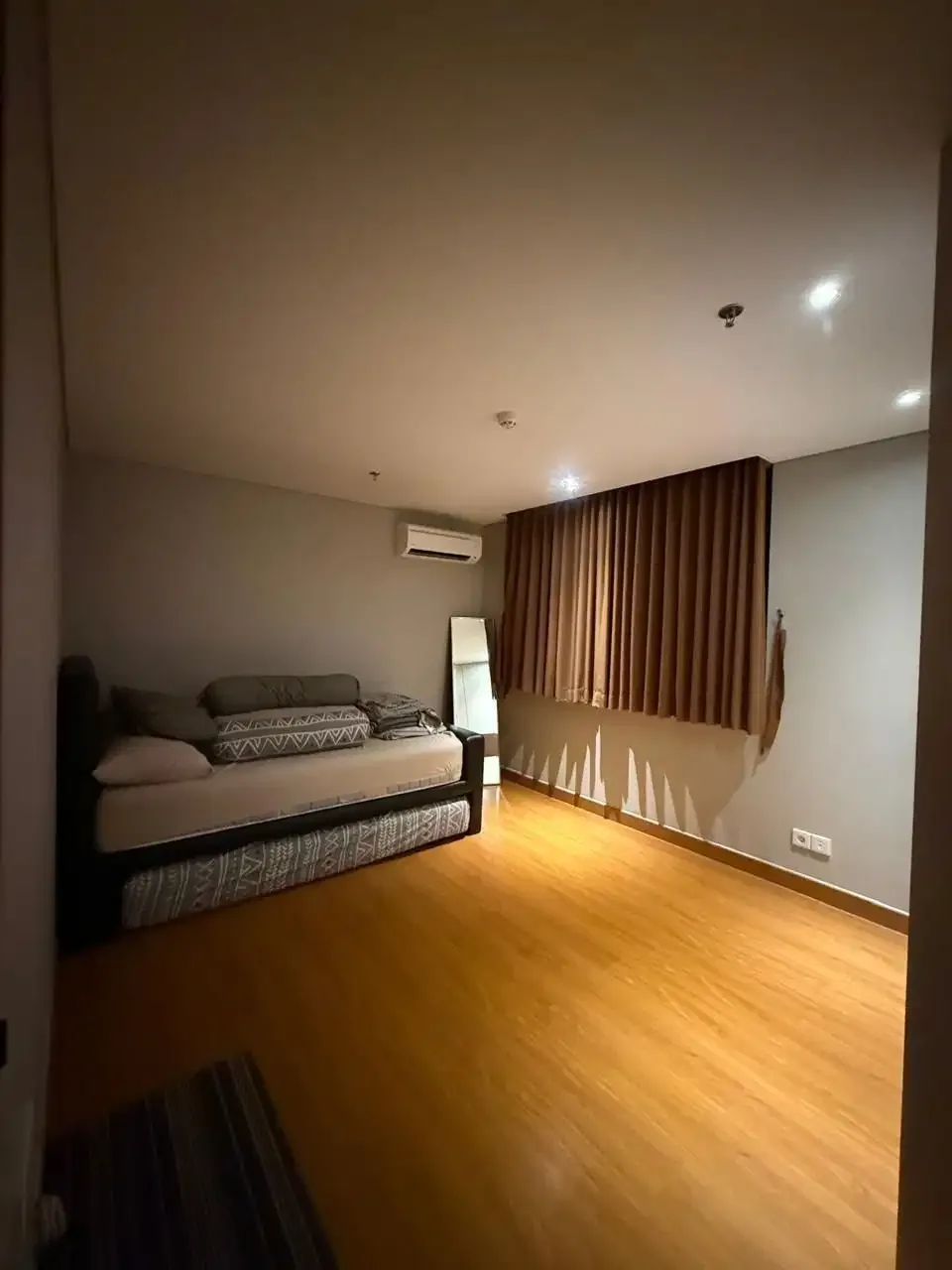 FOR SALE APARTEMENT BEACHWALK RESIDENCE FURNISHED 2 BR DI KUTA - Image 3 of 10
