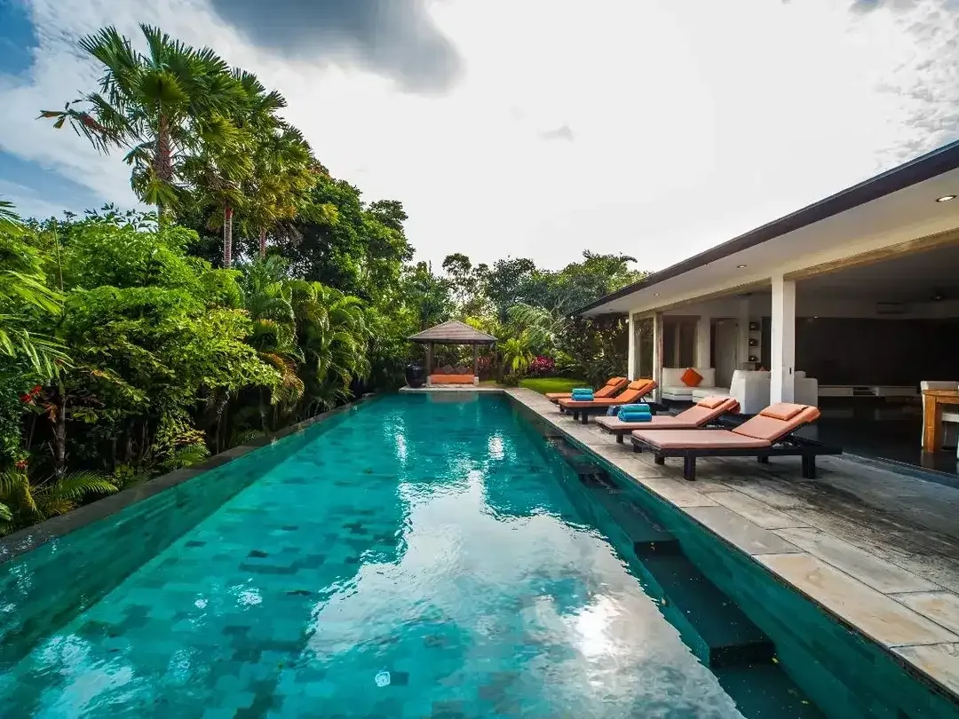 Villa Pecatu Ungasan Bangunan Mewah Dengan Pemandangan Hutan - Image 1 of 10