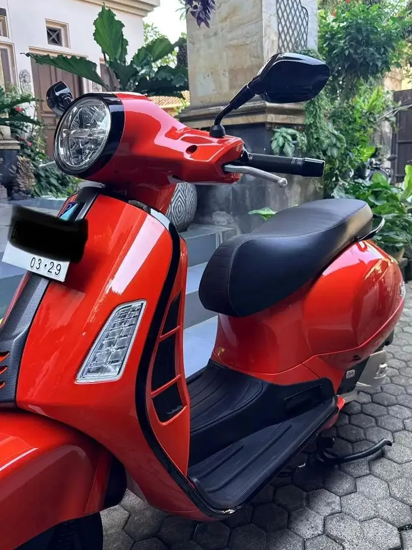 Vespa GTS Super Sport 150 Orange Tramonto like new - Image 2 of 5
