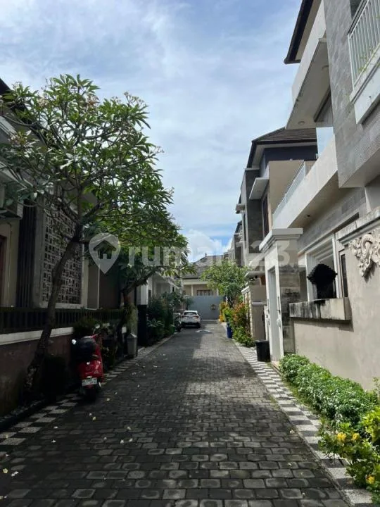 Rumah Modern Full Furnish One Gate System Didaerah Gatot Subroto Timur Dekat ke Mall Living World Kesiman Sanur dan Tohpati serta ke Batubulan - Image 2 of 4