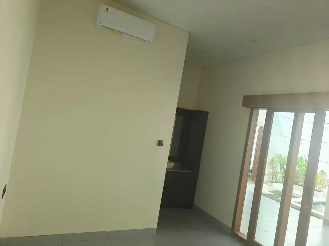 FOR RENT VILLA MINIMALIS 2 BR PRIVAT POOL KAWASAN STARTEGIS KEROBOKAN - Image 7 of 10