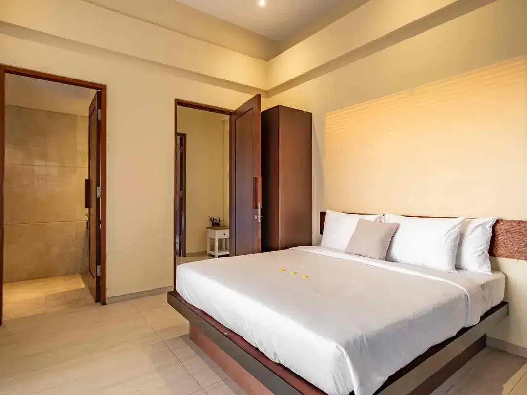 LUXURY VILLA FOR SALE – WALKING DISTANCE TO BATU BOLONG BEACH, CANGGU - Image 6 of 10